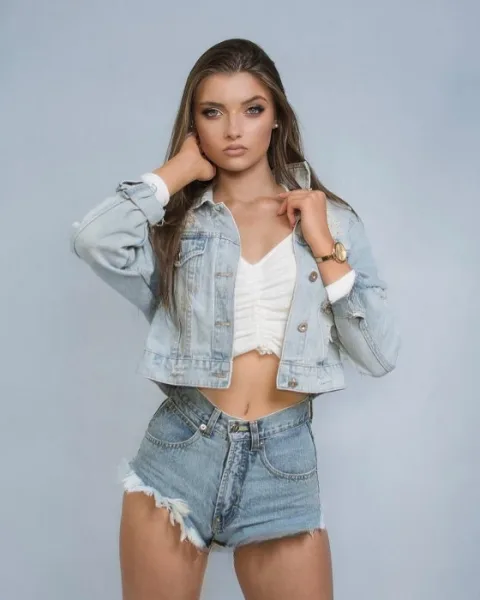 Photo from listing “Andrea”, age 20