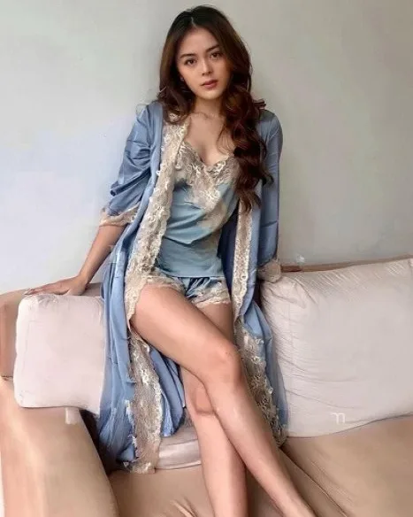 Photo from listing “Dinda”, age 25