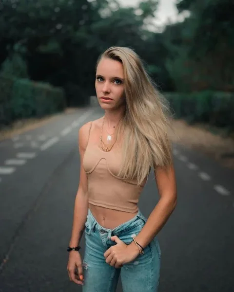 Photo from listing “Yara”, age 20