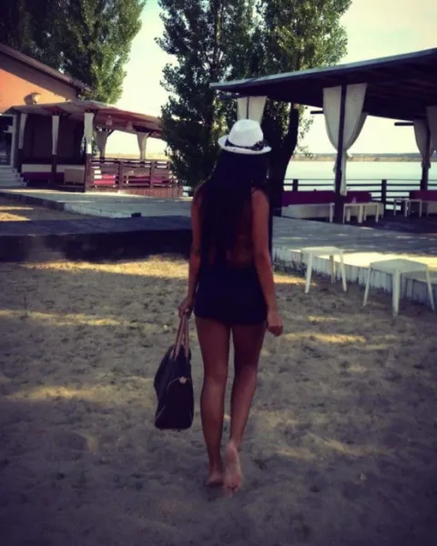 Photo from listing “Elena”, age 30