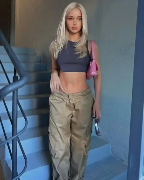 Photo from listing “Mollie”, age 22