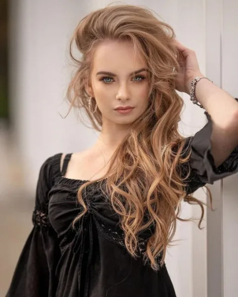 Photo from listing “Sina”, age 20