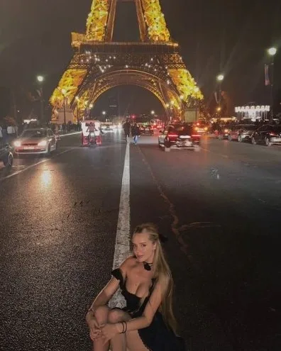 Photo from listing “Alex”, age 19