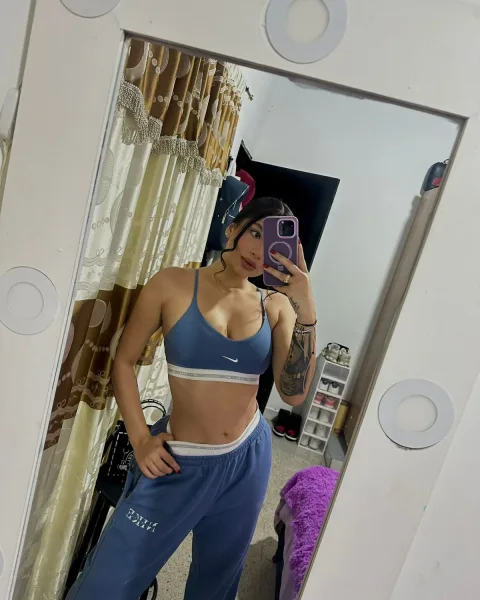 Photo from listing “Lauren”, age 24