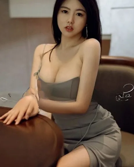 Photo from listing “Donna”, age 32
