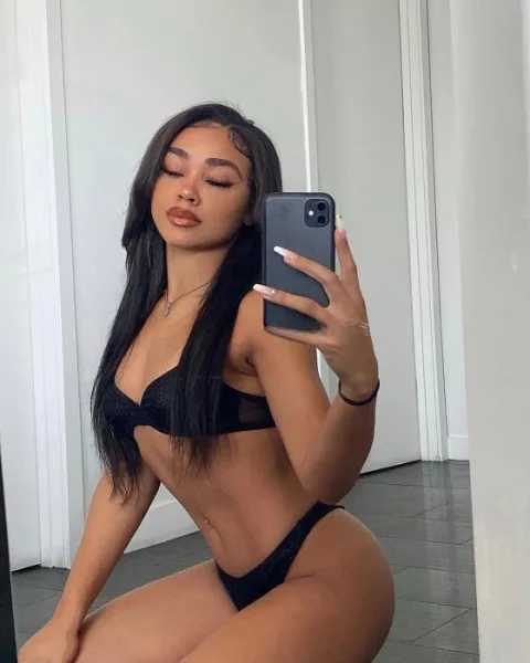 Photo from listing “Amelia”, age 21