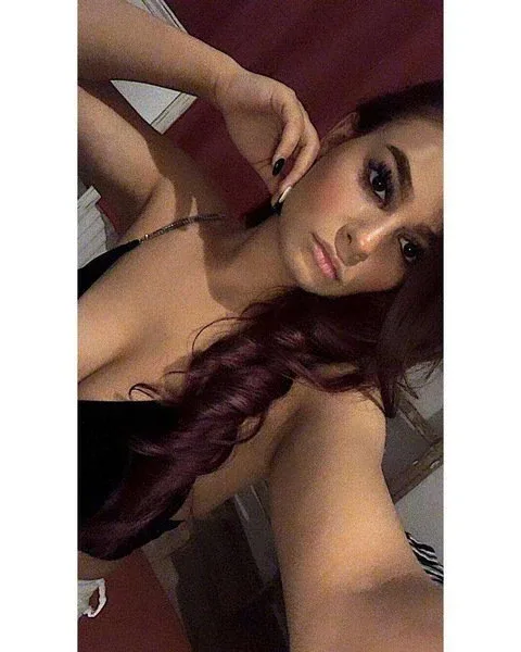 Photo from listing “Lore6”, age 25