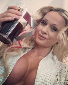 Photo from listing “Anni98”, age 23