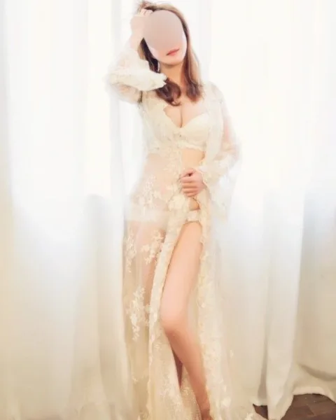 Photo from listing “Amika”, age 18