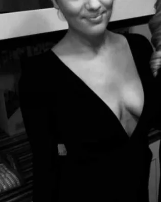 Photo from listing “Laura”, age 27