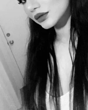 Photo from listing “Vania”, age 32