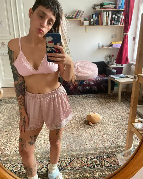 Photo from listing “Michelle”, age 27