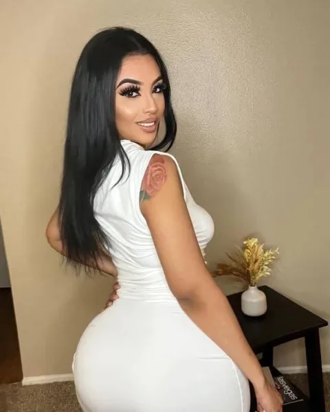 Photo from listing “Laura”, age 27