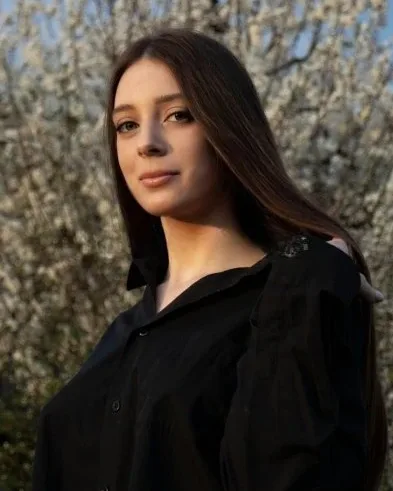 Photo from listing “Nora”, age 23