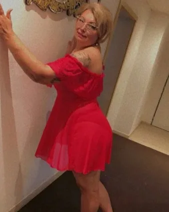 Photo from listing “Sziszi Ganz Neu”, age 42