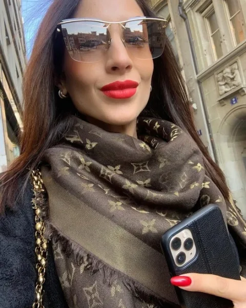 Photo from listing “Vivienne”, age 31