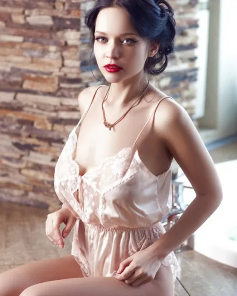 Photo from listing “Mia”, age 30