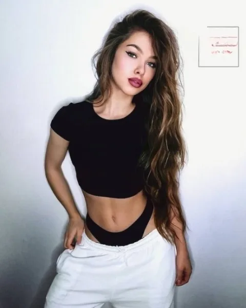 Photo from listing “Giulia”, age 23