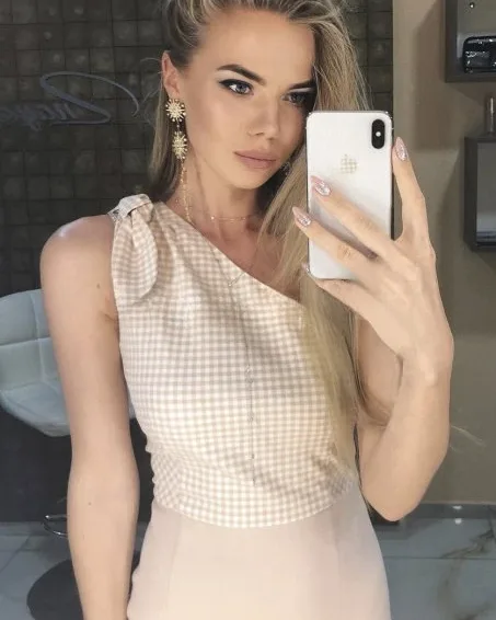 Photo from listing “Allison Kiss”, age 23