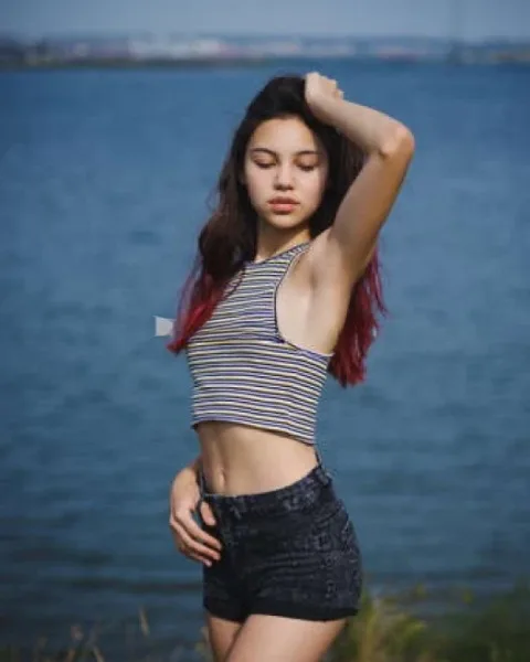 Photo from listing “Loulou”, age 23