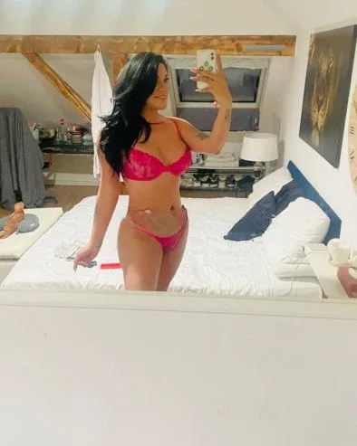 Photo from listing “Samantha”, age 28