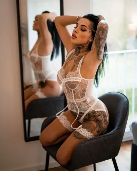 Photo from listing “Vanessa”, age 29