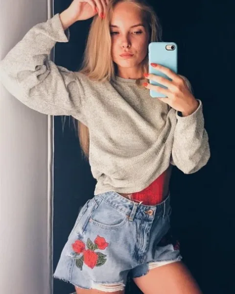 Photo from listing “Alizze”, age 25