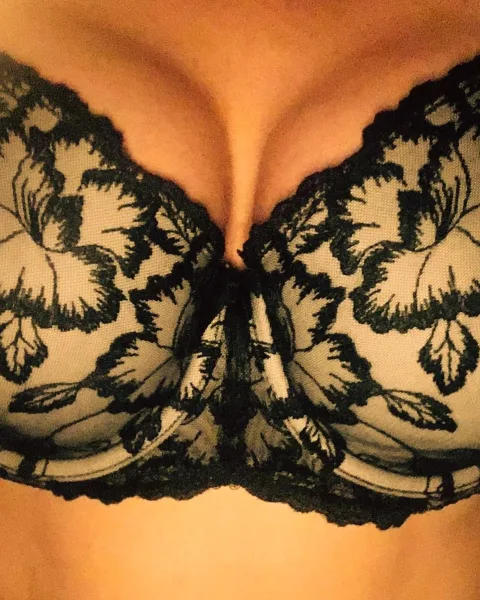 Photo from listing “DanielleG”, age 33