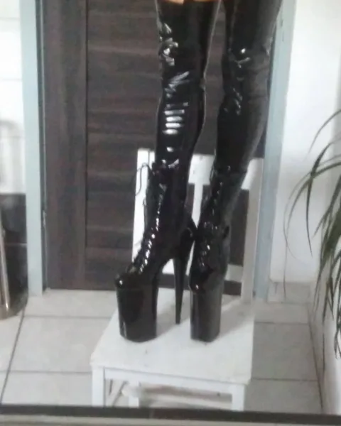 Photo from listing “Li Black Martin”, age 27