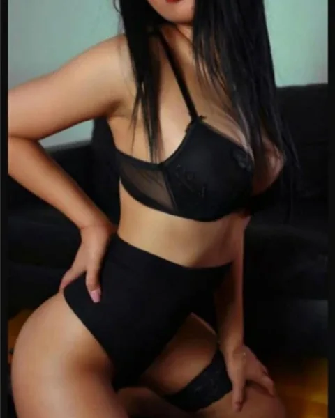 Photo from listing “Amira”, age 31