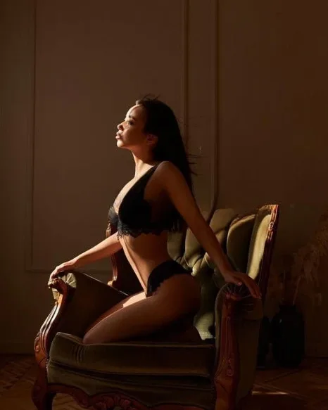 Photo from listing “Amina”, age 23