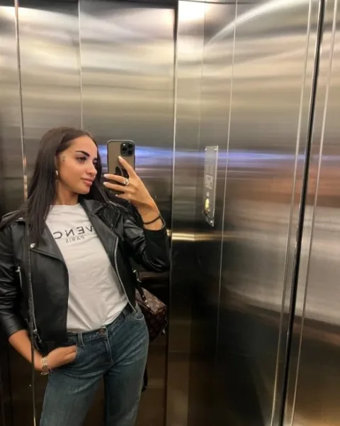 Photo from listing “Victoria”, age 22