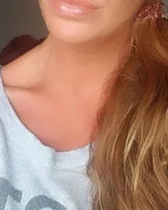 Photo from listing “Mina”, age 27