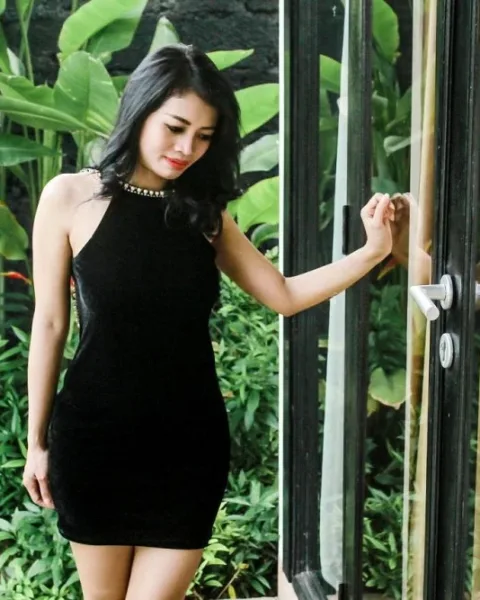 Photo from listing “Laura Lust”, age 31