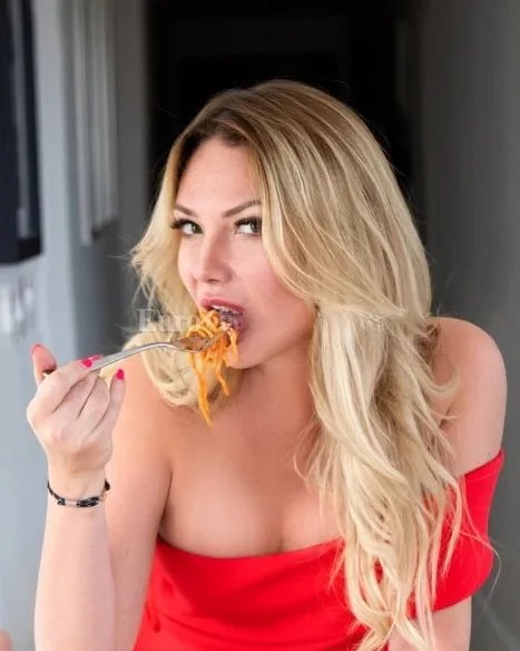 Photo from listing “Candice”, age 30