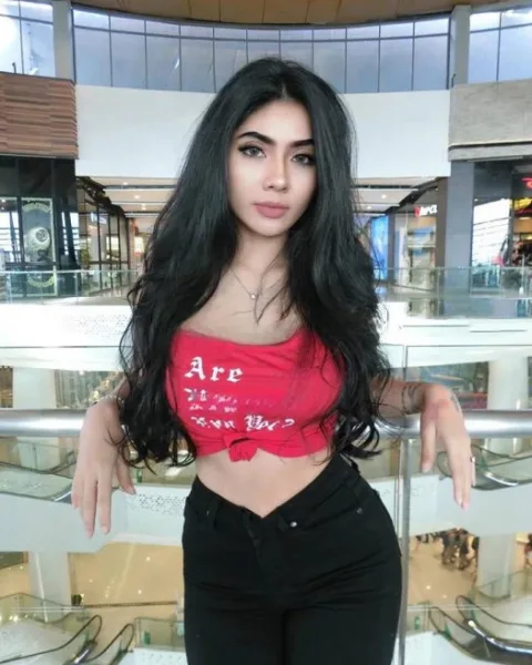 Photo from listing “Sara”, age 24