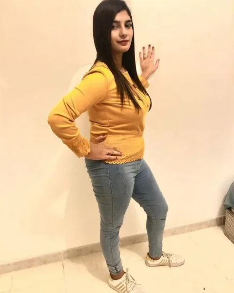 Photo from listing “Student Julie”, age 25