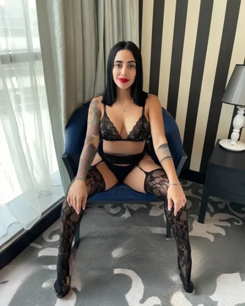 Photo from listing “Laura”, age 26