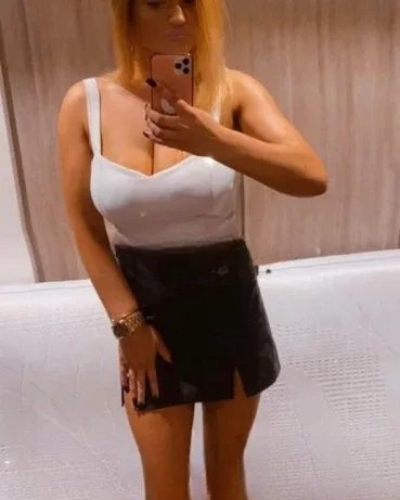 Photo from listing “Roxi”, age 30