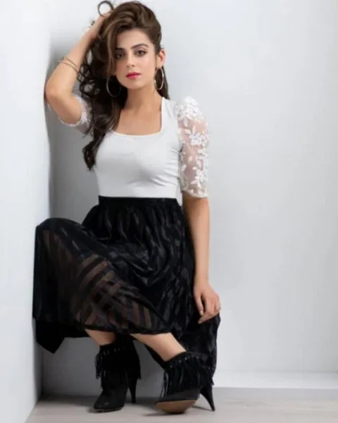 Photo from listing “Zanib”, age 25