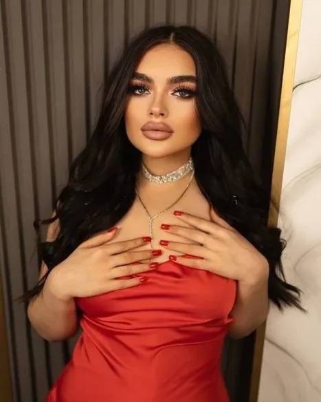 Photo from listing “Louise”, age 19