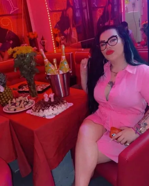 Photo from listing “Roxi Hot”, age 27