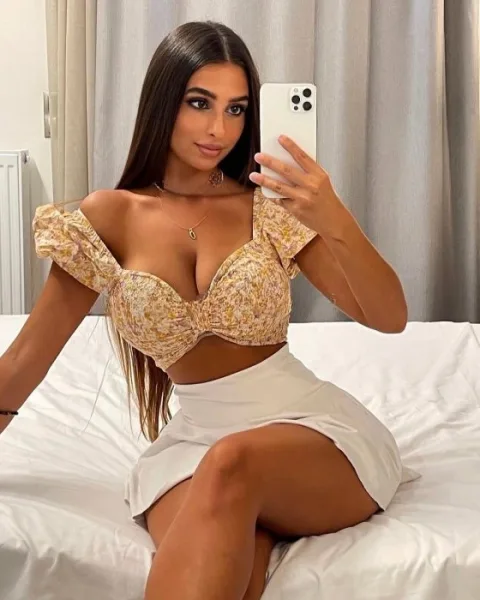 Photo from listing “Flora”, age 25