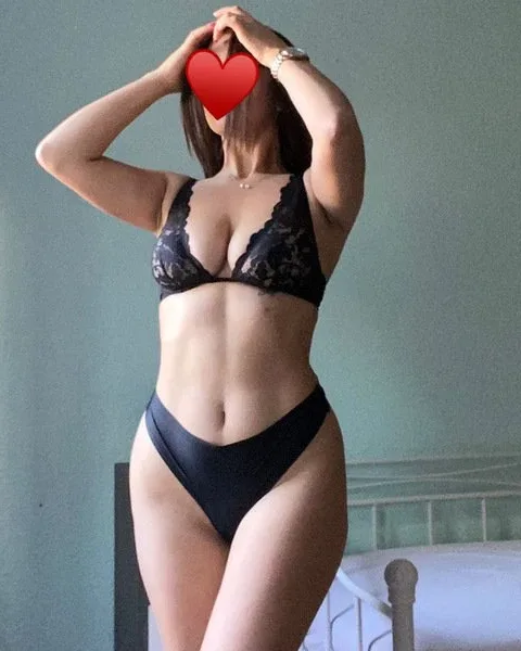 Photo from listing “Malika - geile Marokkanerin mit dem Kostüm der Liebe”, age 20