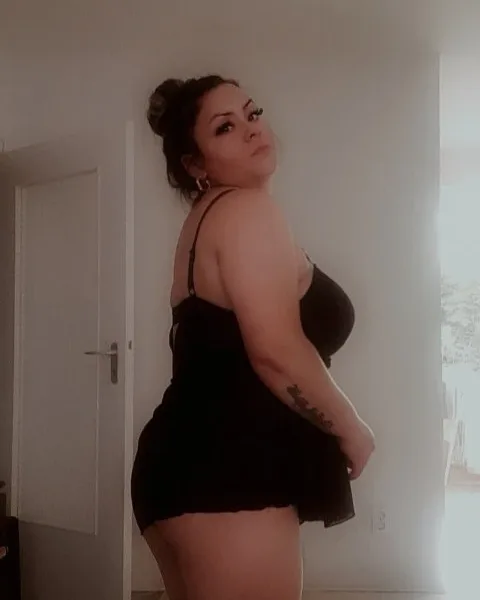 Photo from listing “Juicy Wiki”, age 34