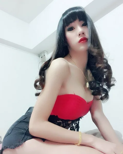 Photo from listing “Ealla Saki”, age 25