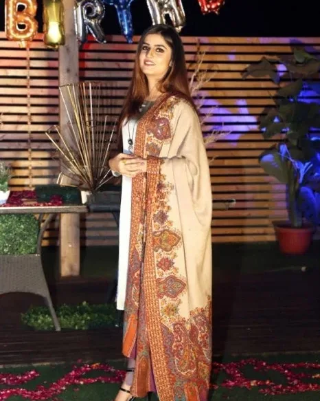 Photo from listing “Zoi”, age 26