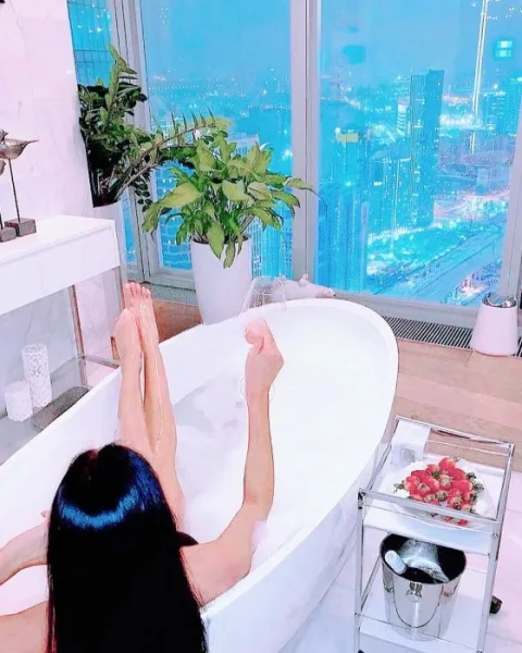 Photo from listing “Sara”, age 26