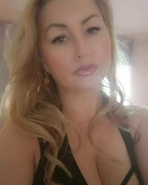 Photo from listing “Ann Im Goldenbeach”, age 33