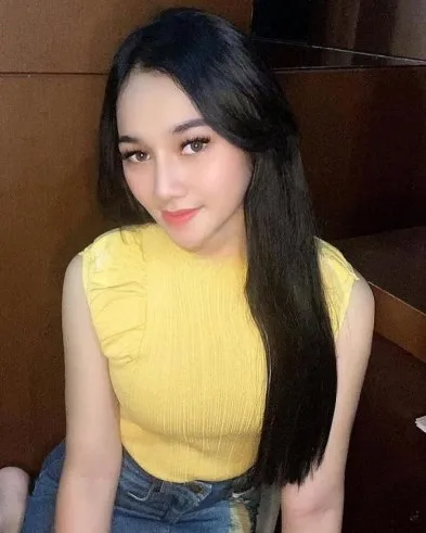 Photo from listing “Belle”, age 22